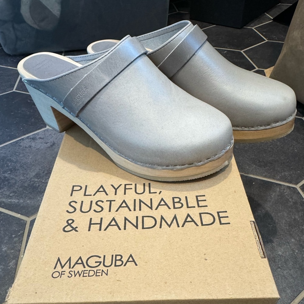 Clogs - Picture 2 of 2